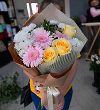 Букет цветов из:  Герберы, Розы и Хризантемы в Гостагаевской