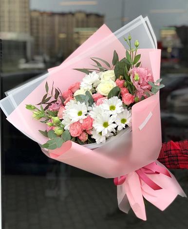 Букет цветов из: Розы, Лизиантусы и Хризантемы в Гостагаевской